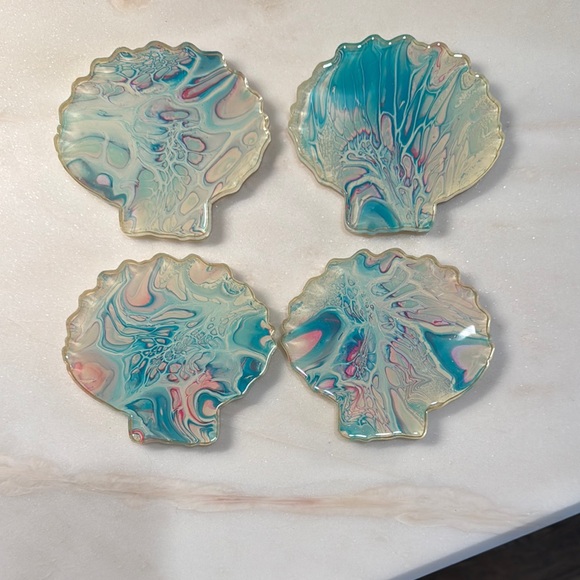 Set of acrylic lucite 4 Shell-Shaped Coasters - Picture 2 of 6